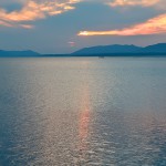 宍道湖の夕日 雲の隙間からおもてなし